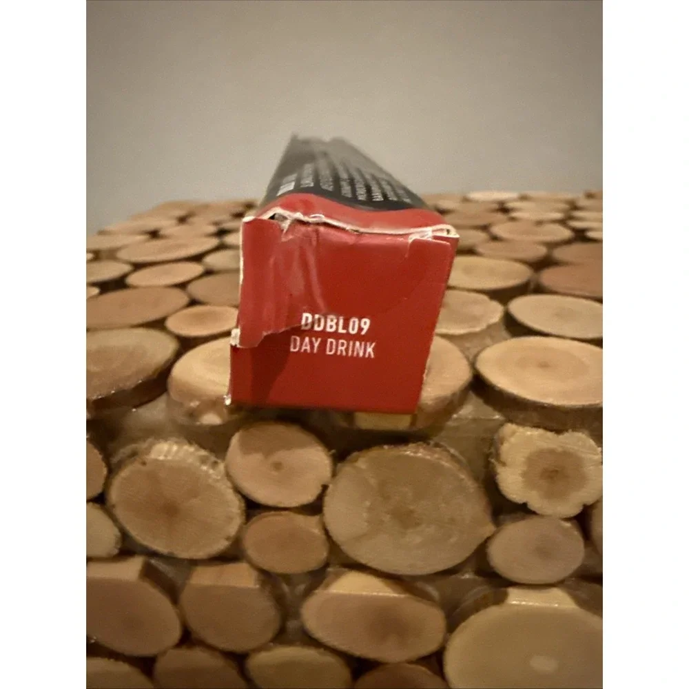 NYX Dazed & Diffused Blurring Lipstick - DDBL09 DAY DRINK NIB Box Damage‎